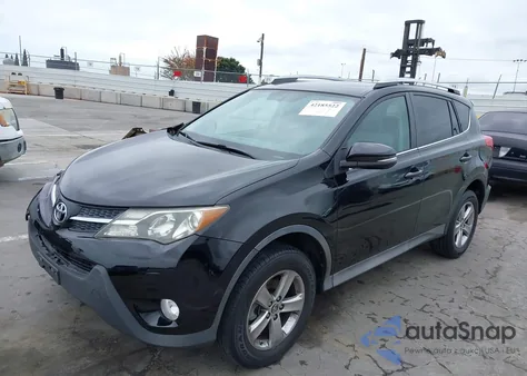 2015 Toyota Rav4 Xle z USA, uszkodzony, nr VIN 2T3WFREVXFW185602